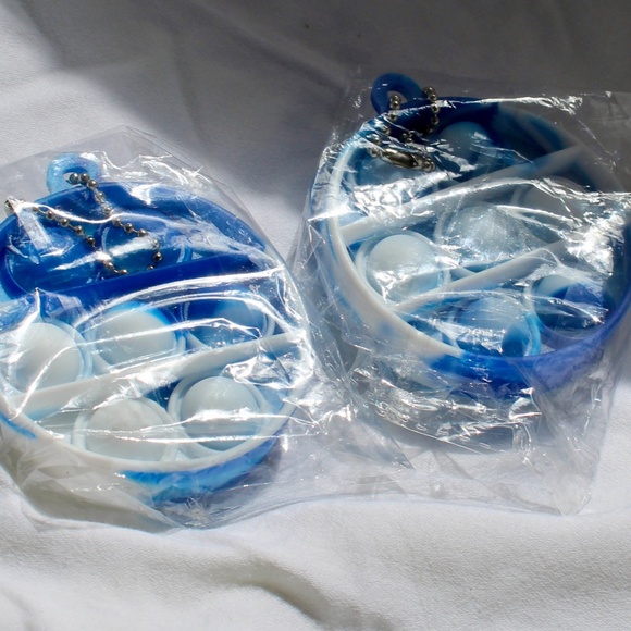 Mini Pop Push It Fidget Toy Keychain Pop Bubble Popping Fidget Sensory Toy - Picture 5 of 5